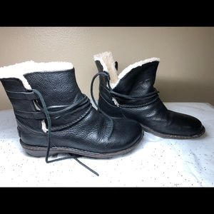 Ugg Caspia in like new conditions (used 1 day)